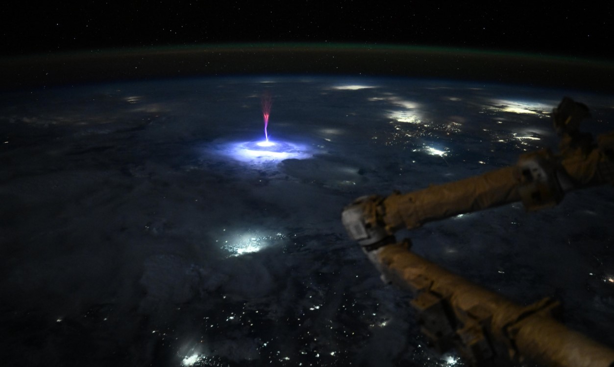 Αστροναύτης της NASA φωτογράφισε σπάνιο φωτεινό φαινόμενο πάνω από τη Γη