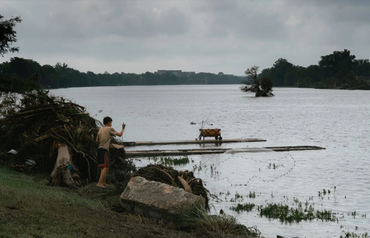 Τέξας: Εικόνες καταστροφής από την κατασκήνωση Mystic που σάρωσε η πλημμύρα – Θρήνος για τους 70 νεκρούς, αγωνία για τους αγνοούμενους