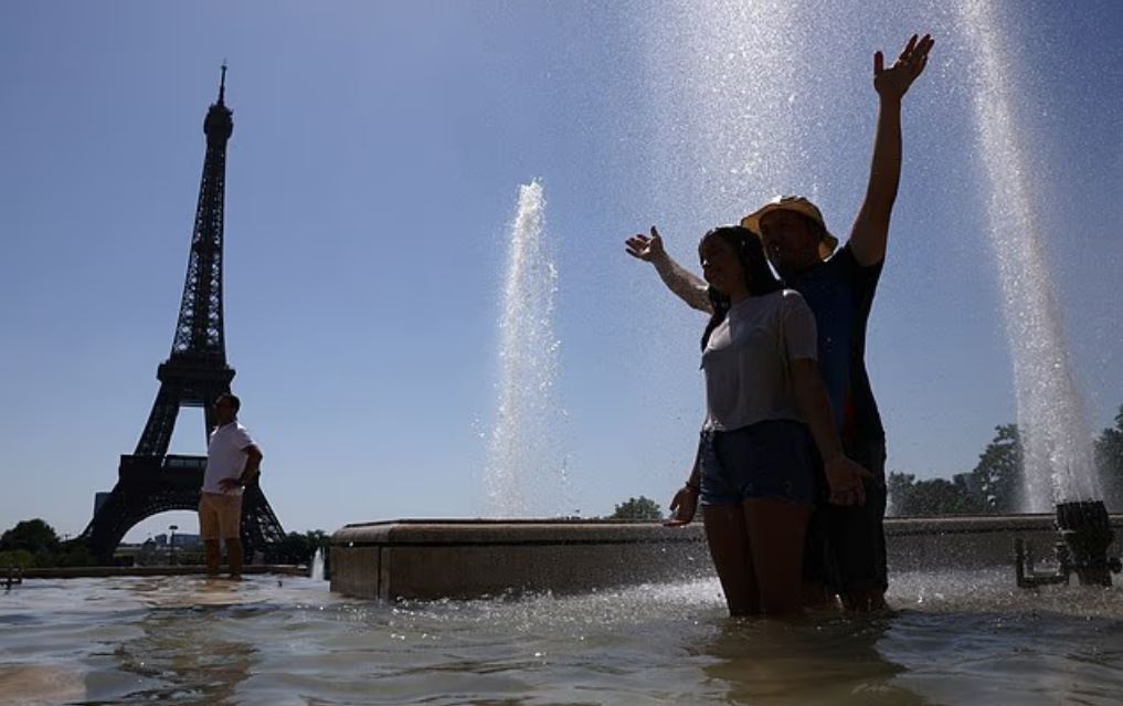 Ευρώπη: Καύσωνες, χείμαρροι και ακραία καιρικά φαινόμενα – Τα ανατριχιαστικά «κυλιόμενα σύννεφα»