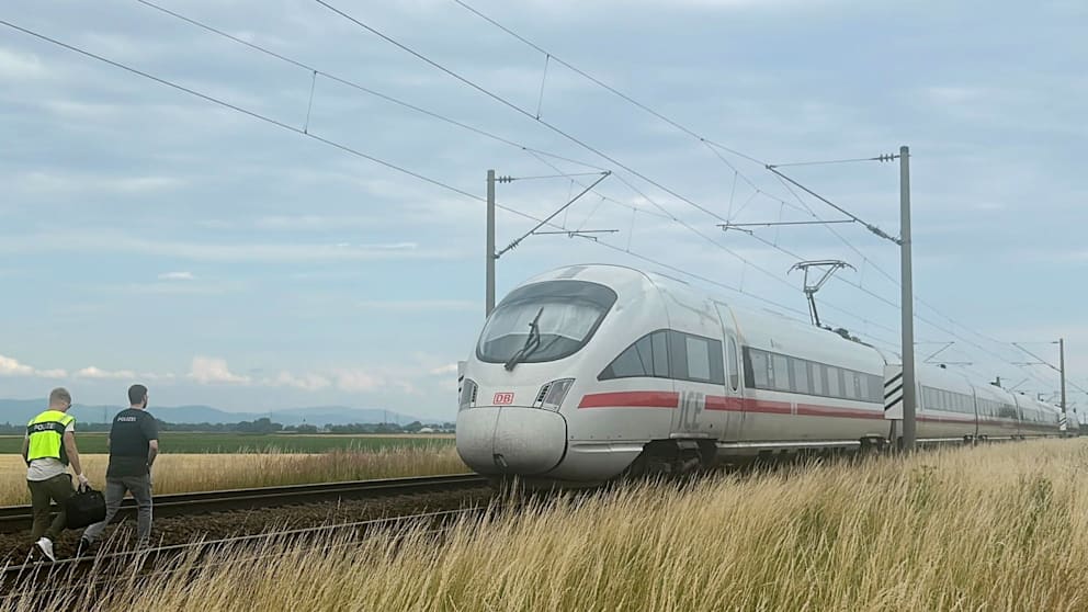 Γερμανία: Τέσσερις τραυματίες σε επίθεση με τσεκούρι σε τρένο στην Βαυαρία – Πώς οι επιβάτες αφόπλισαν τον δράστη