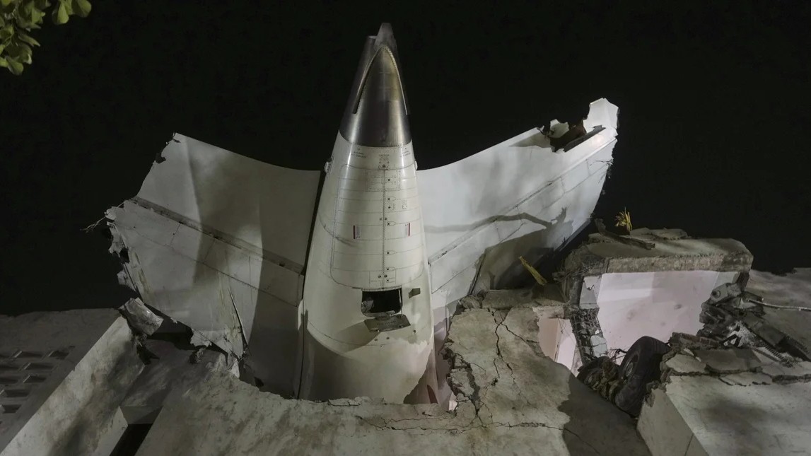 Air India: Το λάθος που προκάλεσε την συντριβή του Dreamliner – Η διακοπή ροής καυσίμου στους κινητήρες και ο πανικός στο πιλοτήριο