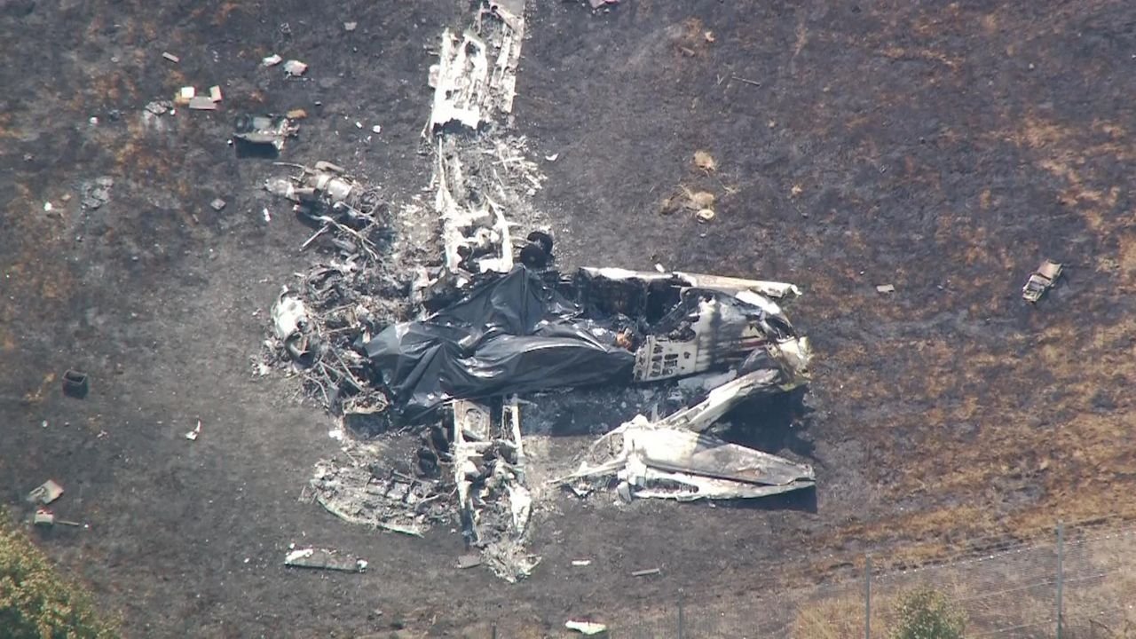 Βρετανία: Τέσσερις νεκροί από την συντριβή του αεροπλάνου – Τι αναφέρουν αυτόπτες μάρτυρες