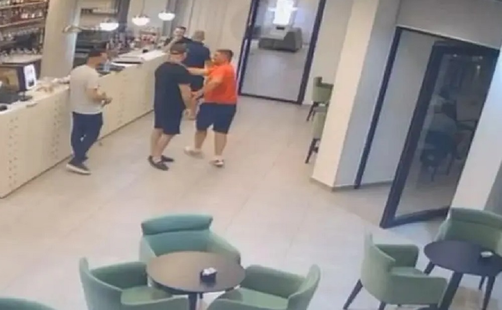 Αλβανία, σερβιτόρος