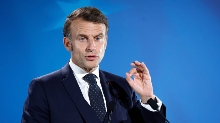 Εμανουέλ Μακρόν, Reuters