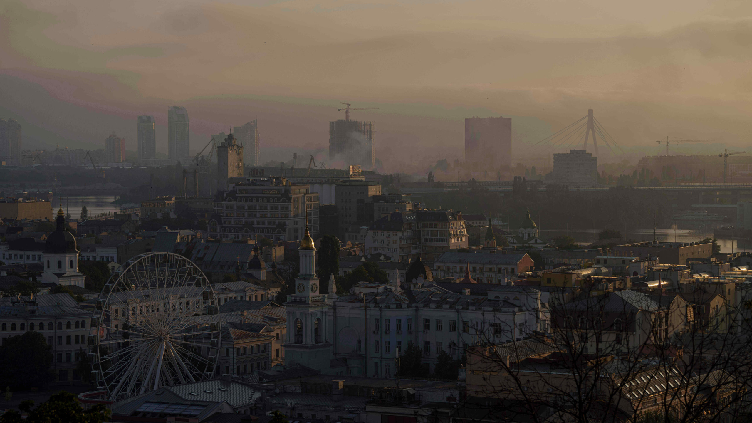 Πόλεμος στην Ουκρανία: Νέα ρωσική επίθεση στο Κίεβο – Τουλάχιστον πέντε τραυματίες και ζημιές σε κατοικίες