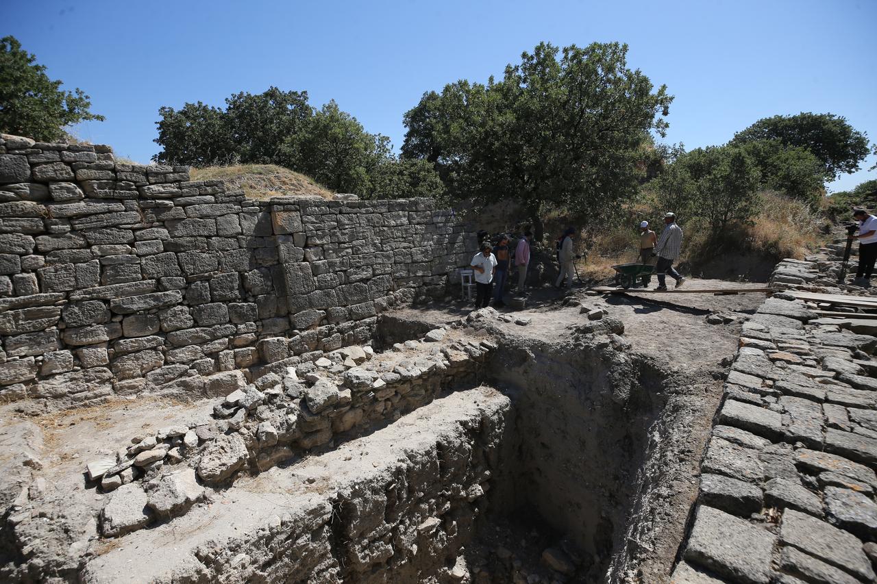 Μια άποψη από τις αρχαιολογικές ανασκαφές στην αρχαία πόλη της Τροίας στο Τσανάκαλε,(Φωτογραφία AA)