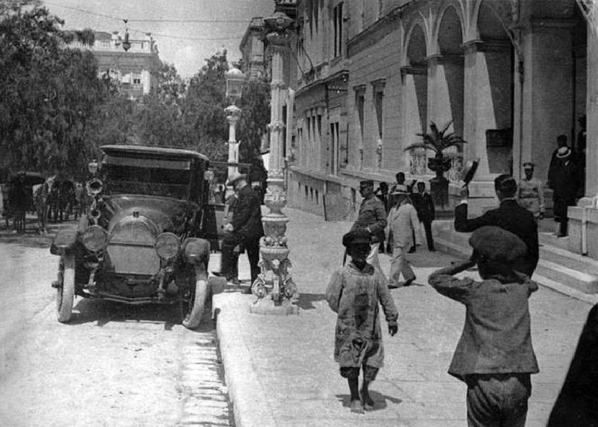 Κουίζ για την παλιά Αθήνα: Αναγνωρίζετε την οδό; Είναι από τις πιο γνωστές