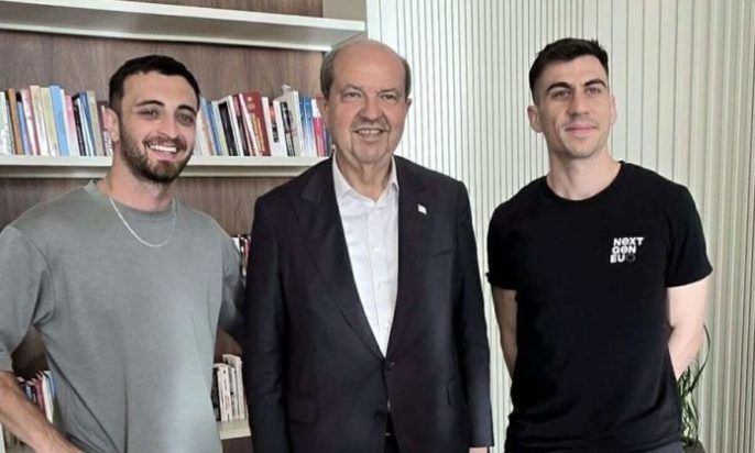 Κύπρος: Έντονες αντιδράσεις για τη συνέντευξη του Φειδία Παναγιώτου στον Ερσίν Τατάρ στα Κατεχόμενα