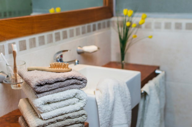 Μπάνιο: Τα 5 πράγματα που κάνουν πιο δύσκολη τη διαδικασία καθαρισμού και πρέπει να αποφεύγετε, σύμφωνα με ειδικό