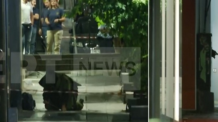 Κολωνάκι: Λήξη συναγερμού στην Βουκουρεστίου – Ρούχα περιείχε ο σάκος που εντοπίστηκε στον πεζόδρομο