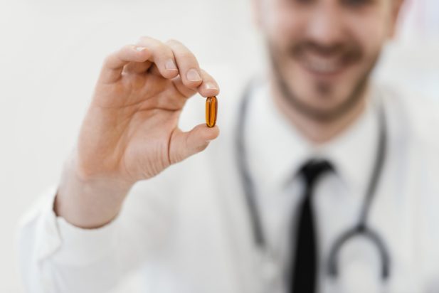 Ξεχάστε την κόπωση: Η Νο1 βιταμίνη που αποτελεί τον «αφανή ήρωα των επιπέδων ενέργειάς σας», σύμφωνα με καρδιολόγο - Τα οφέλη και η ιδανική ώρα πρόσληψης