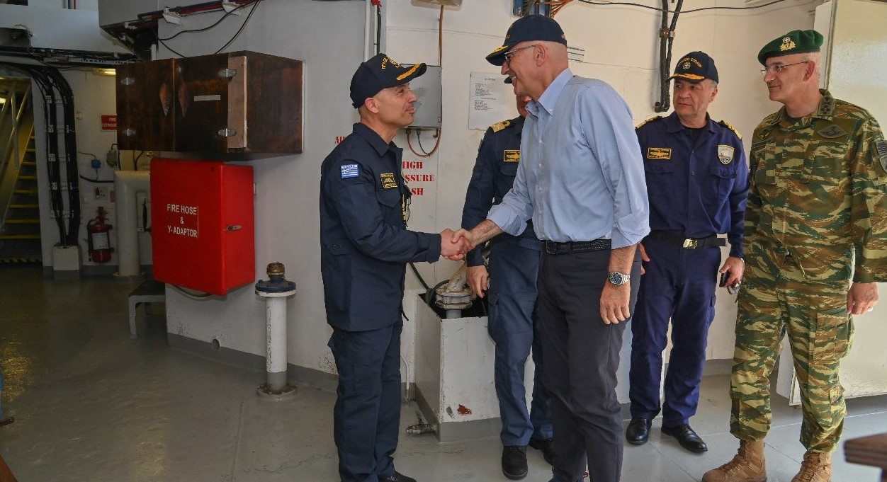 Νίκος Δένδιας πλοίο Περσέας