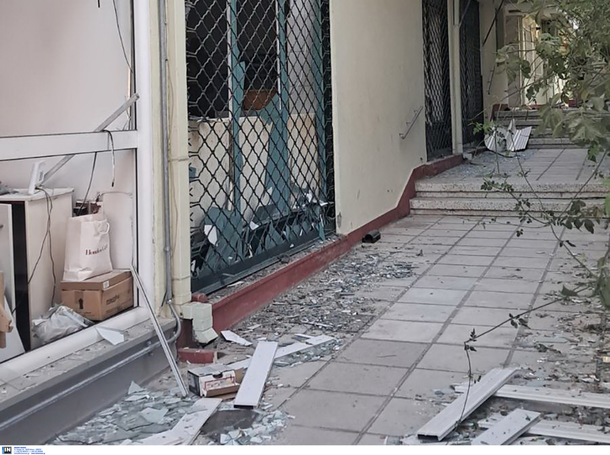 Θεσσαλονίκη: Ισχυρή έκρηξη σε ισόγειο διαμέρισμα πολυκατοικίας – Τραυματίστηκαν δύο άτομα, εξετάζεται το ενδεχόμενο τρομοκρατικής ενέργειας