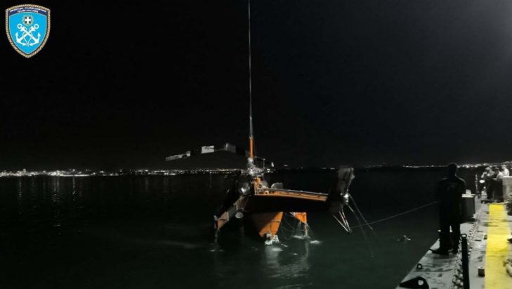 Ανέλκυση ελικοπτέρου στην Ελευσίνα