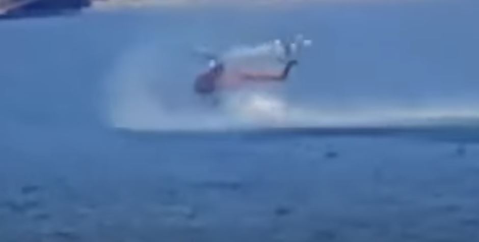 Ελευσίνα: Βίντεο ντοκουμέντο από την προσθαλάσσωση του πυροσβεστικού ελικοπτέρου