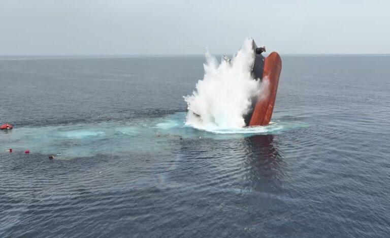 Ερυθρά Θάλασσα: Δύο ημέρες πάλευε με τα κύματα ο Έλληνας φρουρός του «Eternity C» που διασώθηκε – «Είναι καλή η κατάστασή του» λέει ο αδελφός του