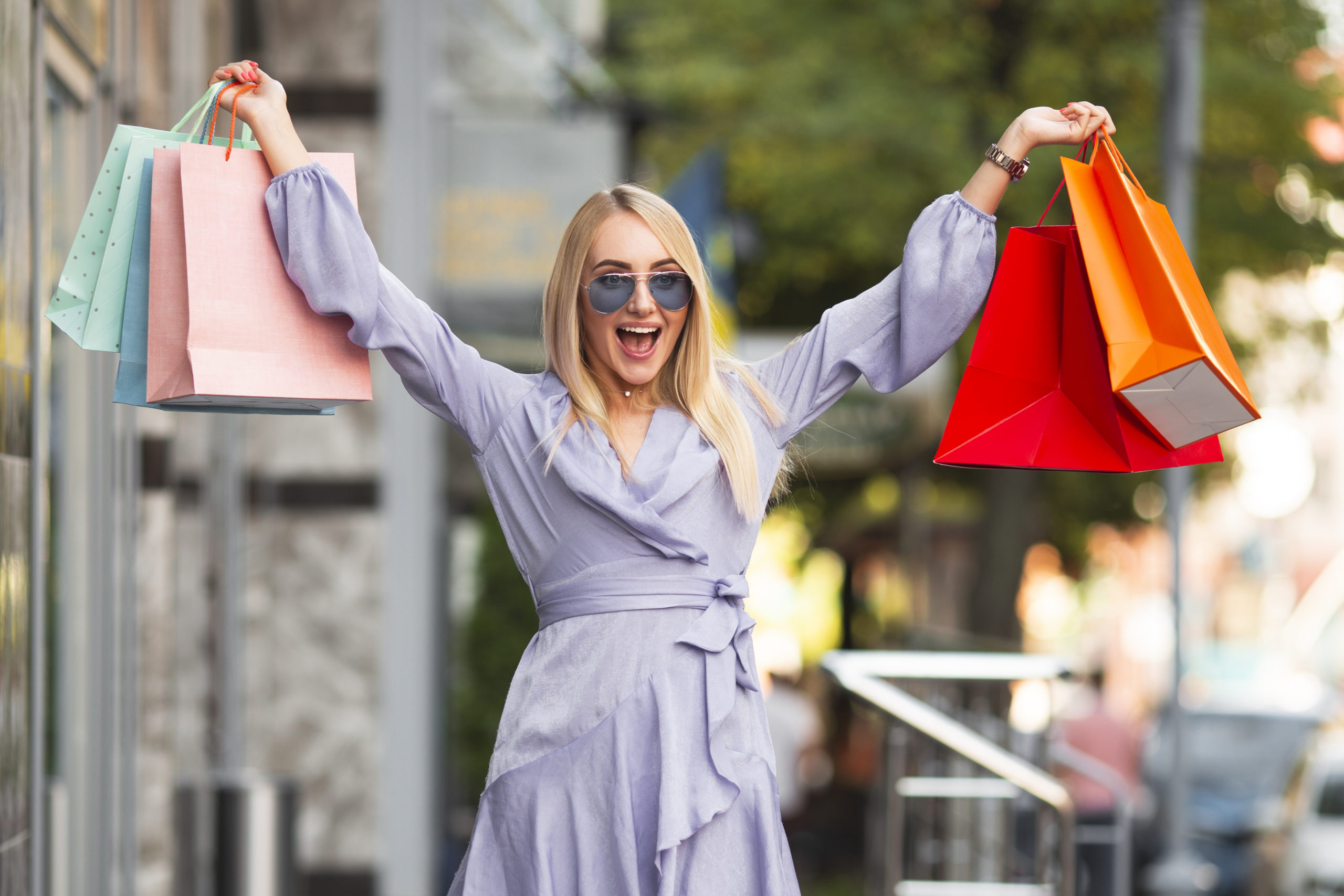 Διέλυσε τον γάμο της ξοδεύοντας 100 χιλιάδες ευρώ σε ρούχα - "δεν μπορώ να την εμπιστευτώ πλέον". Φωτογραφία: Freepik