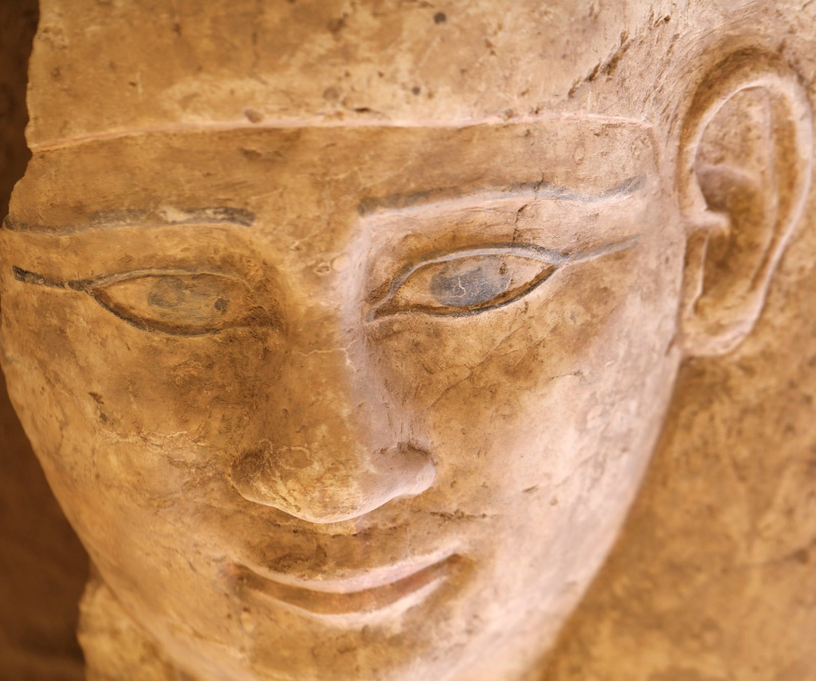 Ανακαλύφθηκαν νέοι τάφοι και μούμιες σε ιστορική πόλη της Αιγύπτου - τι μαρτυρούν τα τεχνουργήματα και τα ιερογλυφικά για τα ταφικά έθιμα. Φωτογραφία: Υπουργείο τουρισμού και αρχαιοτήτων της Αιγύπτου