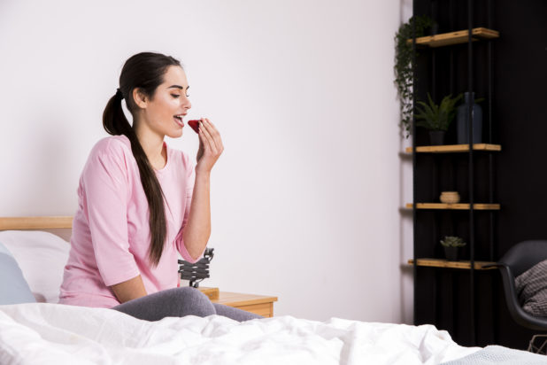 Ύπνος: Η Νο1 τροφή που ενισχύει την παραγωγή μελατονίνης και σας βοηθάει να κοιμηθείτε καλά