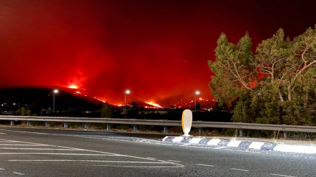 Κύπρος: Πύρινη κόλαση στην ορεινή Λεμεσό με έναν νεκρό – Εκκενώθηκαν χωριά και κατασκηνώσεις