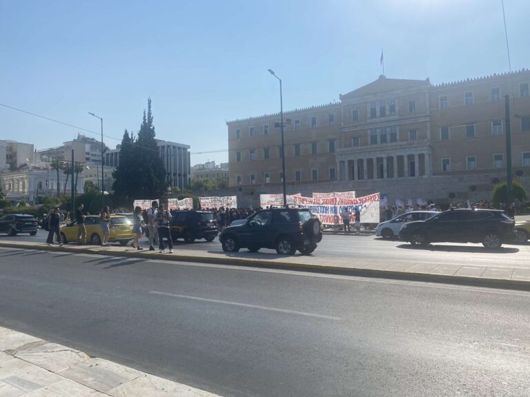 Συγκέντρωση διαμαρτυρίας φοιτητών στο Σύνταγμα – Αντιδρούν στο νομοσχέδιο του υπουργείου Παιδείας