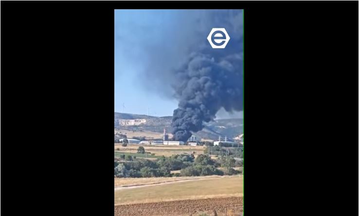 Συναγερμός στην Αλεξανδρούπολη – Φωτιά σε βιοτεχνία ανακύκλωσης