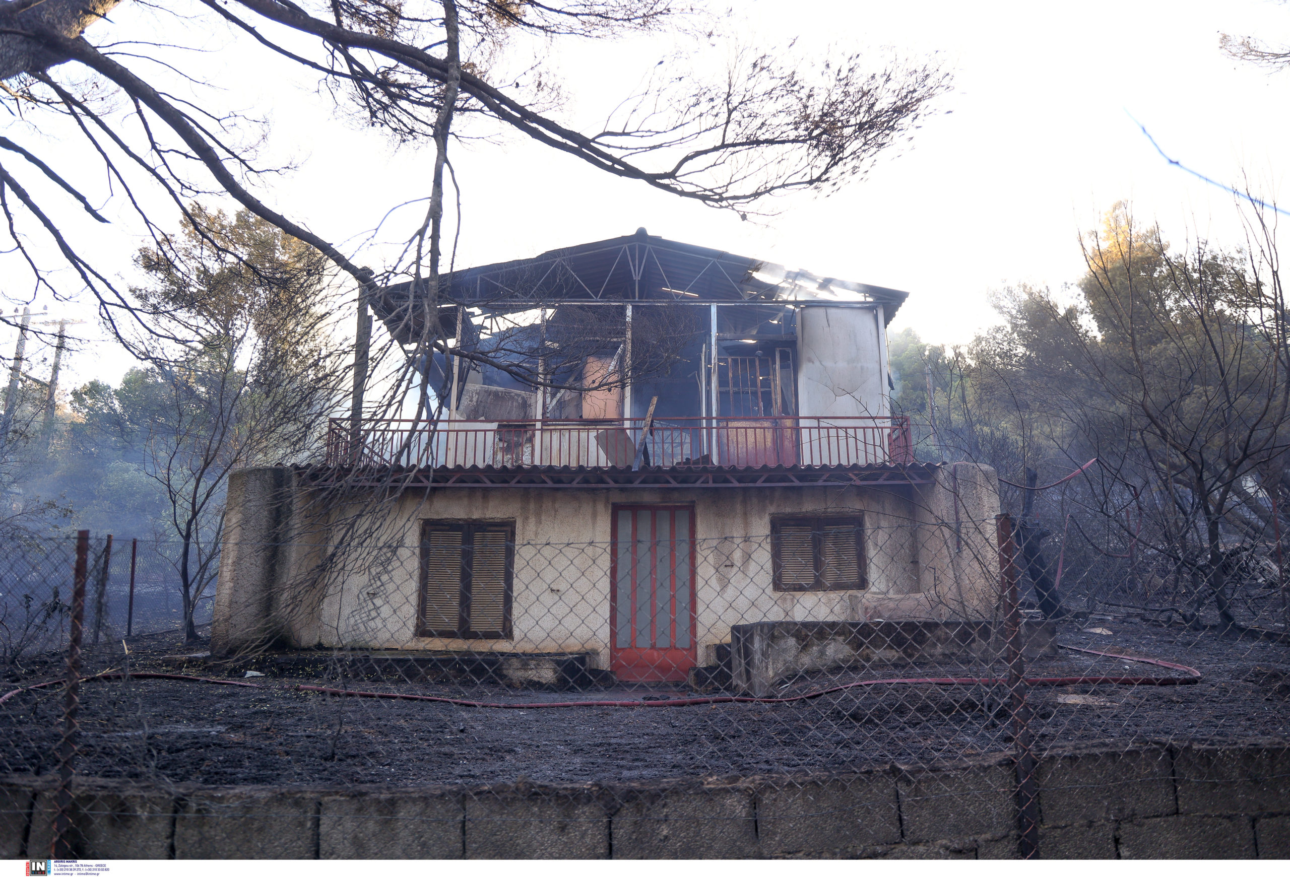 Σε ύφεση η φωτιά στην Ανατολική Αττική – Κάηκαν σπίτια και αυτοκίνητα, απεγκλωβίστηκαν πολίτες – ΦΩΤΟ και ΒΙΝΤΕΟ