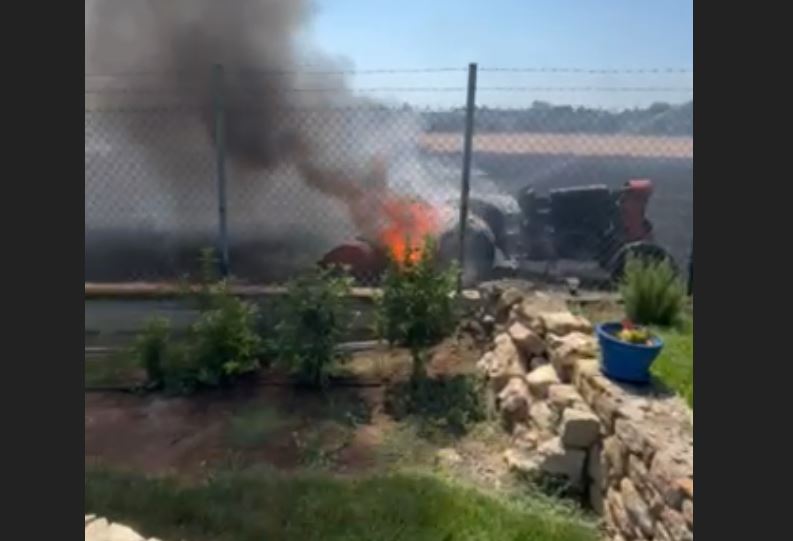 Θεσσαλονίκη: Φωτιά σε ξερά χόρτα κοντά στην παραλία Επανομής – Ξεκίνησε από φλεγόμενο τρακτέρ – ΒΙΝΤΕΟ