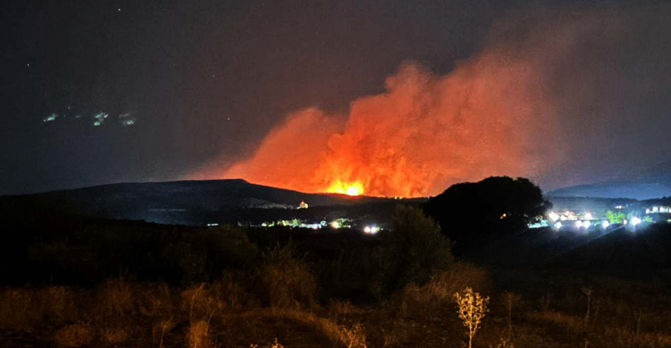 Φωτιά στην Εύβοια: Δύο τα επικίνδυνα μέτωπα, ζημιές σε εγκαταστάσεις, διακοπές σε ρεύμα και νερό