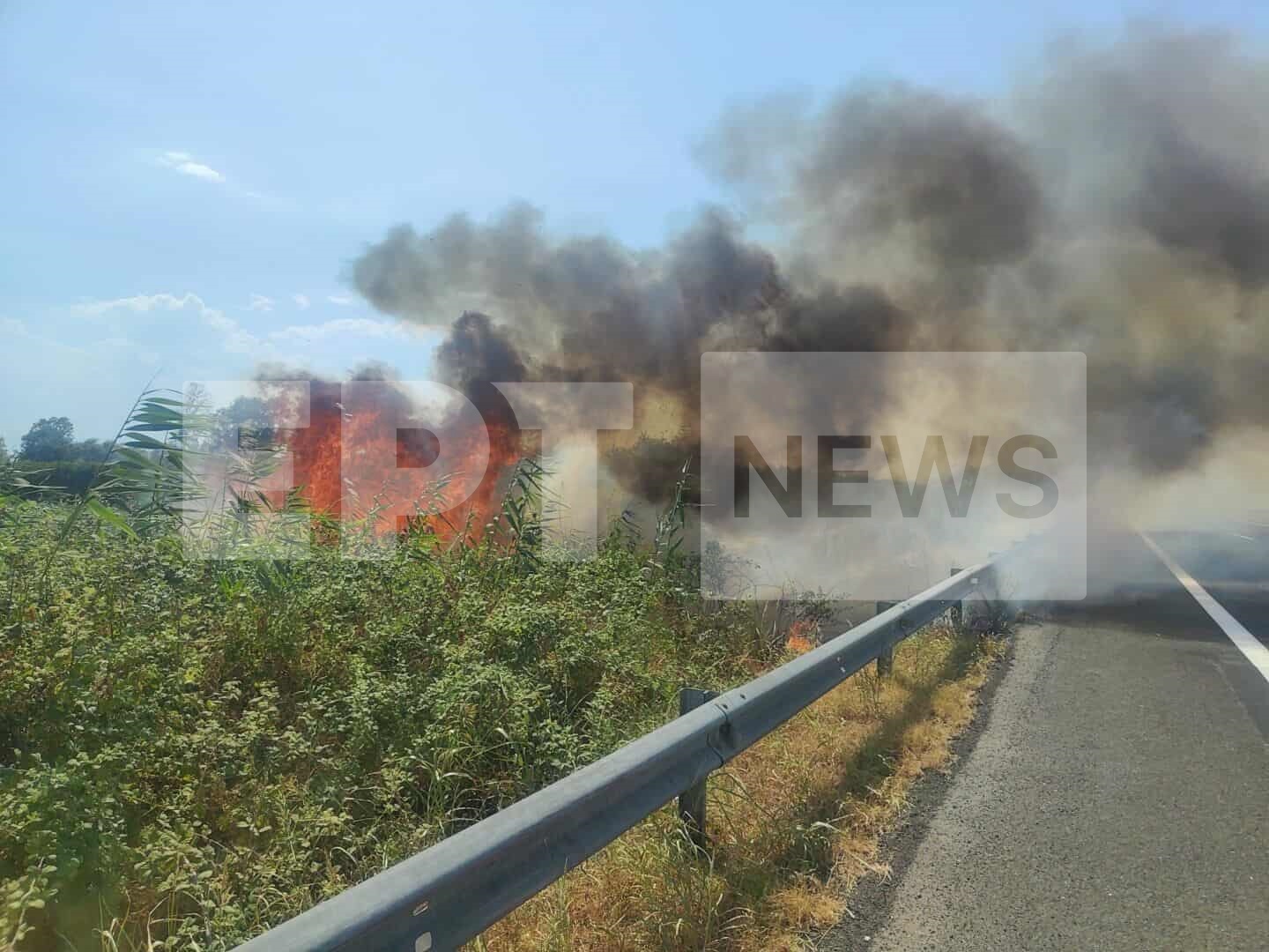 Ημαθία: Φωτιά στο Νησελούδι, δίπλα στην Εγνατία Οδό – ΦΩΤΟ
