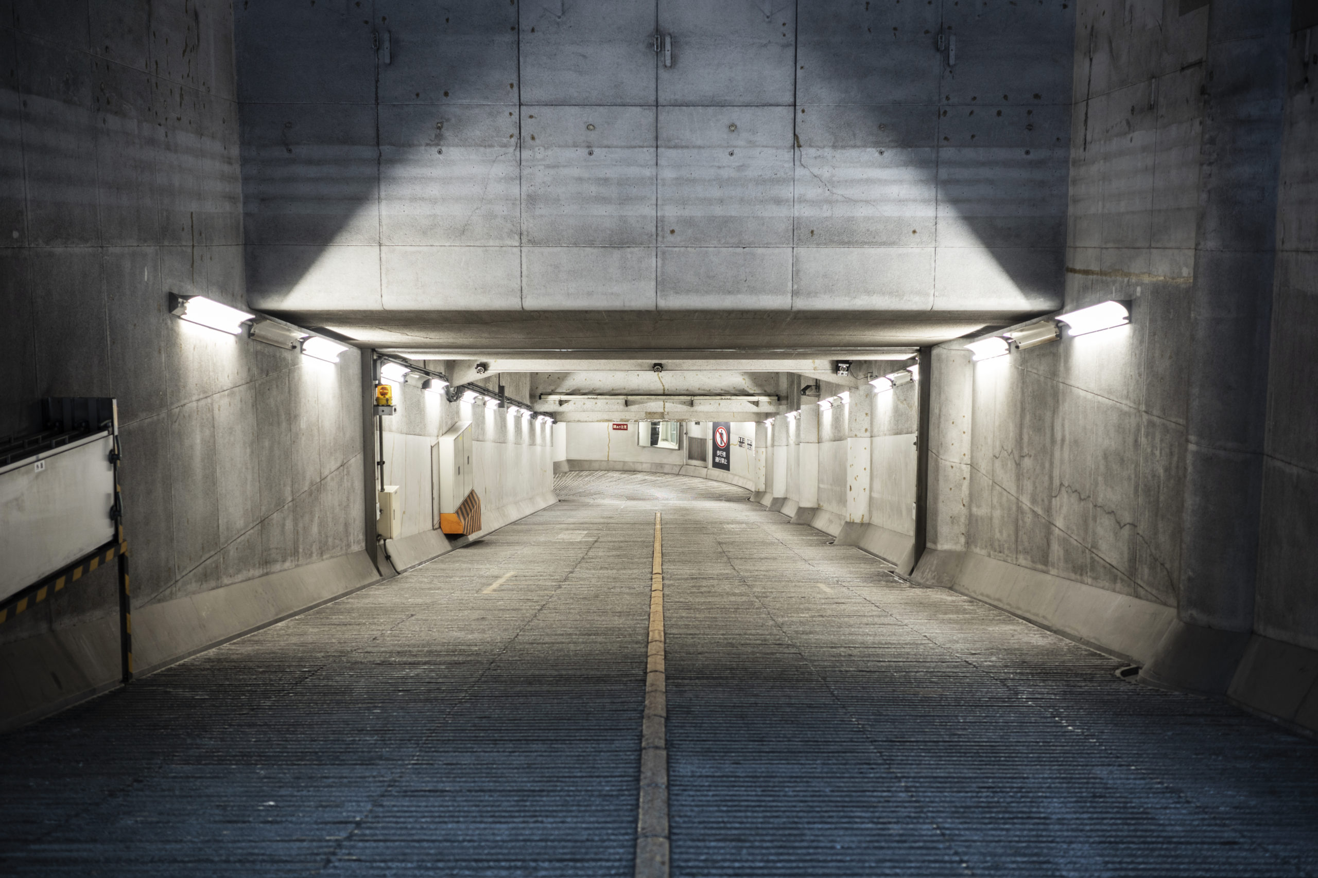 Εξοπλισμός πρώτης ανάγκης - όσα πρέπει να ξέρετε για να επιβιώσετε σε σενάρια αποκάλυψης - είναι το μέλλον της ανθρωπότητας...υπόγειο; Φωτογραφία: Freepik