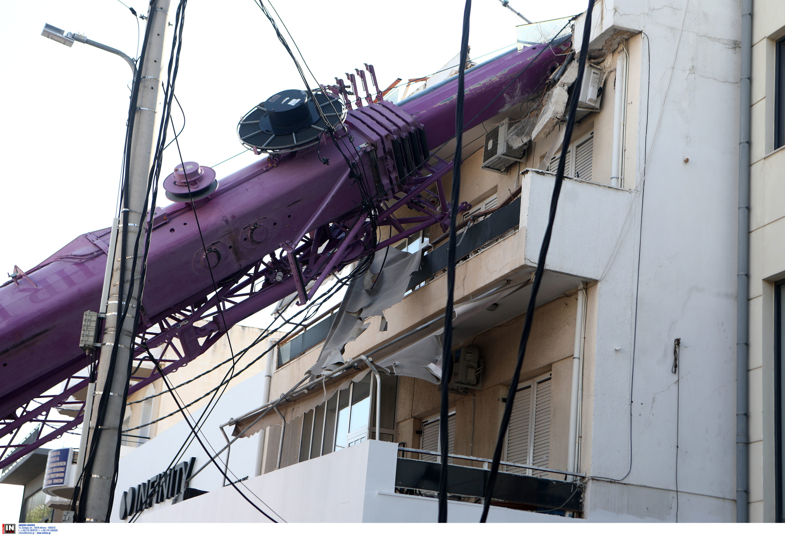 Περιστέρι: Γερανοφόρο όχημα