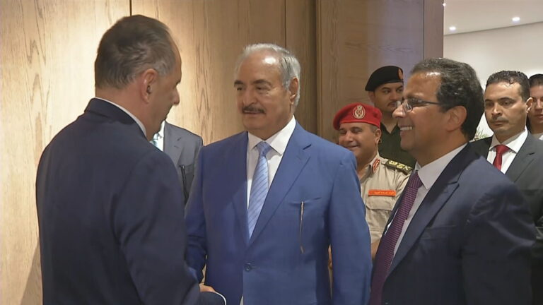 Συνάντηση Γεραπετρίτη – Χαφτάρ: «Μας συνδέει η προσήλωση στο Διεθνές Δίκαιο» – Στο επίκεντρο η οριοθέτηση θαλασσίων ζωνών και μεταναστευτικό