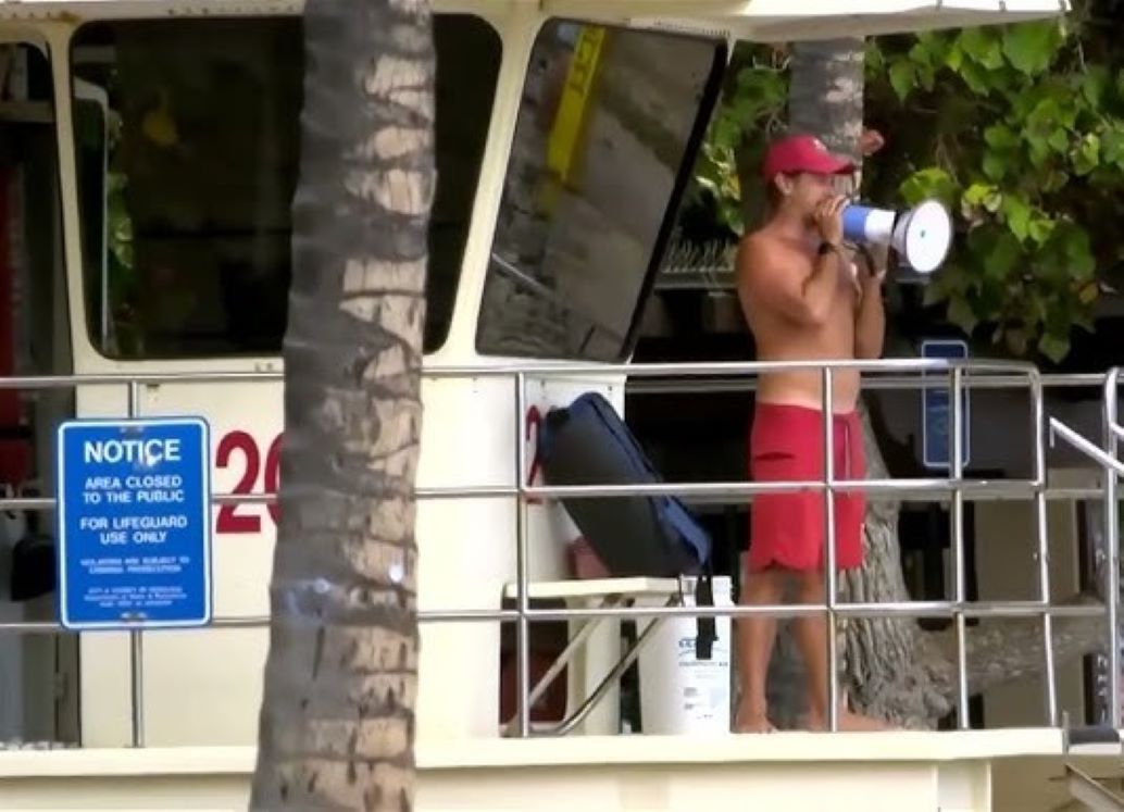 Τσουνάμι στον Ειρηνικό: Τα πρώτα κύματα «χτύπησαν» Χαβάη και Αλάσκα – Σε επιφυλακή η Δυτική Ακτή των ΗΠΑ