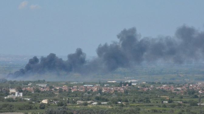 Φωτιά σε χώρο με απορρίμματα στην Ημαθία – Επιχειρεί και ένα ελικόπτερο 