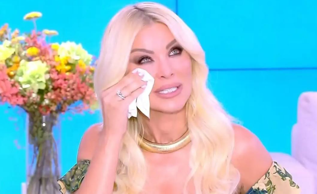 Κατερίνα Καινούργιου: Τα δάκρυα στο φινάλε της εκπομπής – «Είχα ευχάριστες, αλλά και πολλές δυσάρεστες στιγμές φέτος»