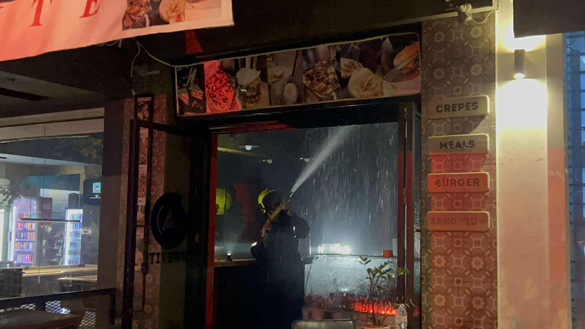Καλαμάτα: Αναστάτωση σε κατάστημα εστίασης ύστερα από φωτιά – ΦΩΤΟ και ΒΙΝΤΕΟ