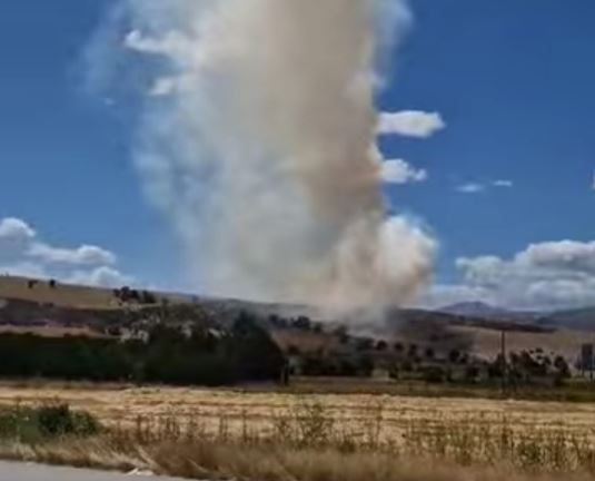 Φωτιά στην Κοζάνη – Καίει υπολείμματα καλλιεργειών σε οικόπεδο – ΦΩΤΟ και ΒΙΝΤΕΟ