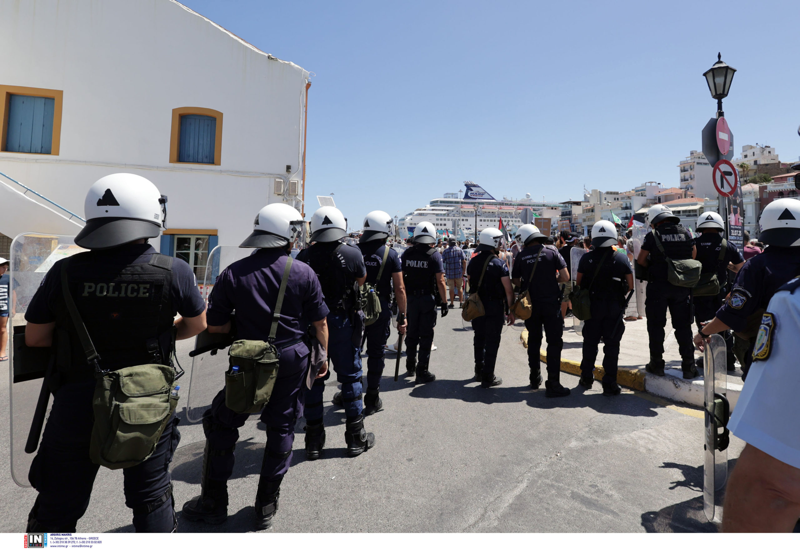 Κρήτη: Ένταση στον Άγιο Νικόλαο για την άφιξη του κρουαζιερόπλοιου με τους Ισραηλινούς τουρίστες – ΦΩΤΟ και ΒΙΝΤΕΟ