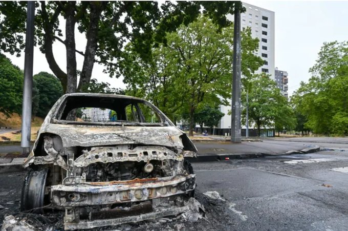 Γαλλία: Ταραχές στη Λιμόζ – Διαδηλωτές επιτέθηκαν σε διερχόμενα αυτοκίνητα – Εννέα αστυνομικοί τραυματίστηκαν