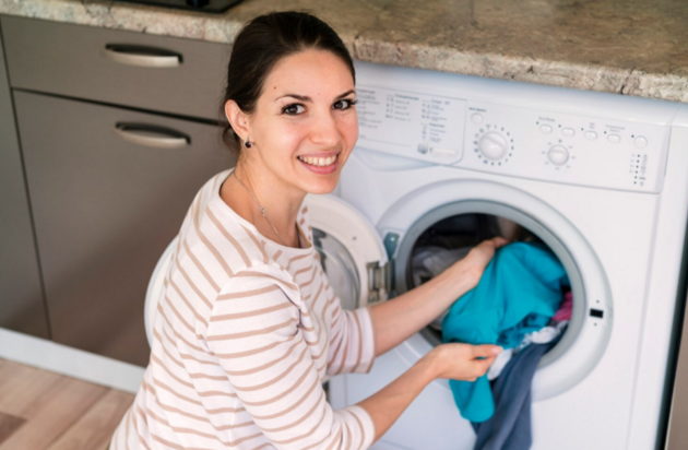 Πλυντήριο ρούχων: Το απλό κόλπο για να απαλλαγείτε από τη μούχλα σε 10 λεπτά με 1 φυσικό υλικό στο οποίο ορκίζεται ειδικός