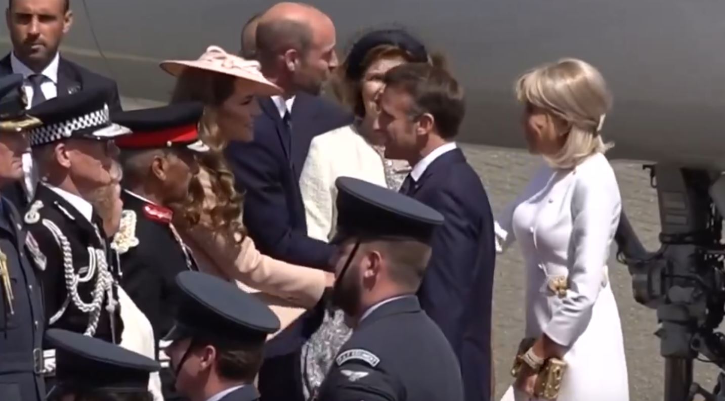 Λονδίνο: Ο πρίγκιπας Ουίλιαμ μαζί με την Κέιτ Μίντλετον υποδέχθηκαν το ζεύγος Μακρόν