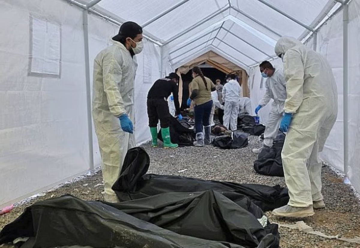 Μυστήριο με σπίτι – κρεματόριο όπου εντοπίστηκαν στοιβαγμένα 389 πτώματα – Τι ψάχνουν οι αρχές στο Μεξικό