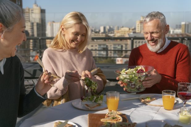 Μακροζωία: Ειδικοί αποκαλύπτουν ότι 3 μερίδες την εβδομάδα από 1 τροφή μπορεί να είναι το «κλειδί» για να ζήσετε μέχρι τα 100