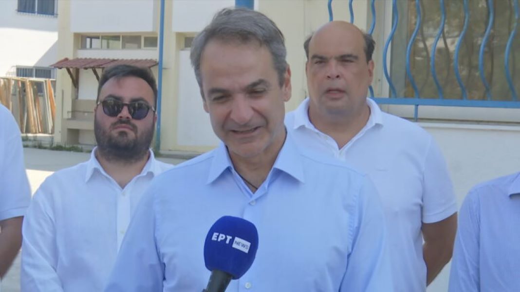 Μητσοτάκης: Επισκέφθηκε το 1ο Δημοτικό Σκιάθου – «Τα παιδιά τη νέα σχολική χρονιά θα είναι σε ανακαινισμένο σχολείο»