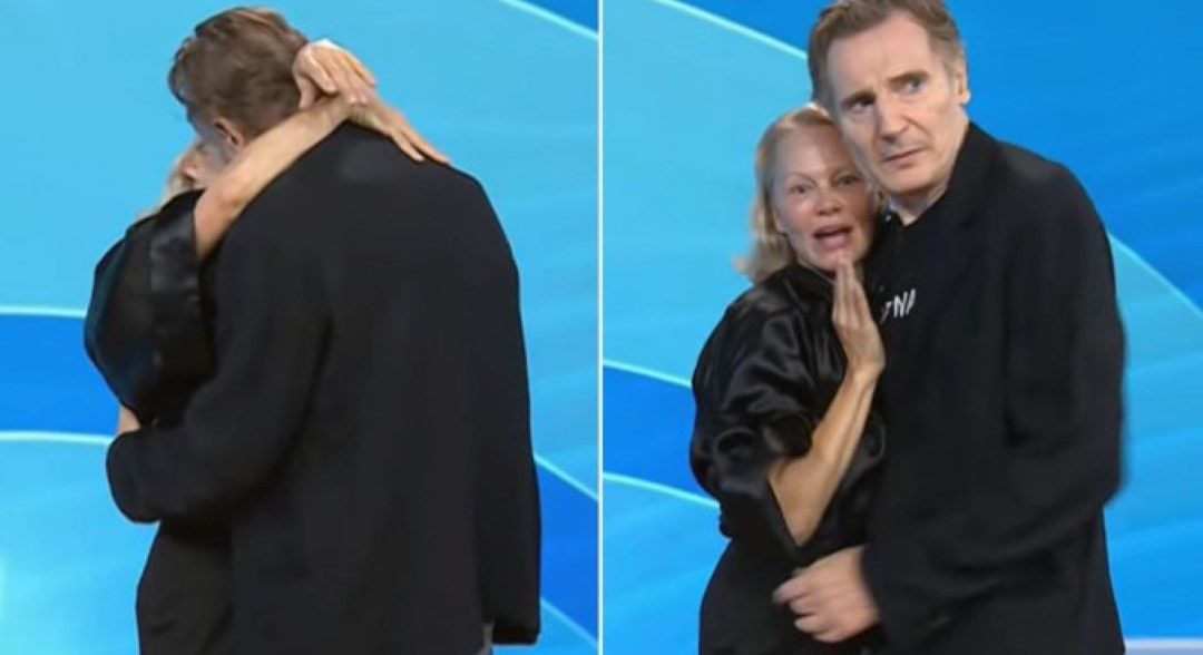 Πάμελα Άντερσον – Λίαμ Νίσον: Το φιλί on air που πυροδότησε εκ νέου τις φήμες για τη σχέση τους – Χαμός με το νέο hot ζευγάρι του Χόλιγουντ