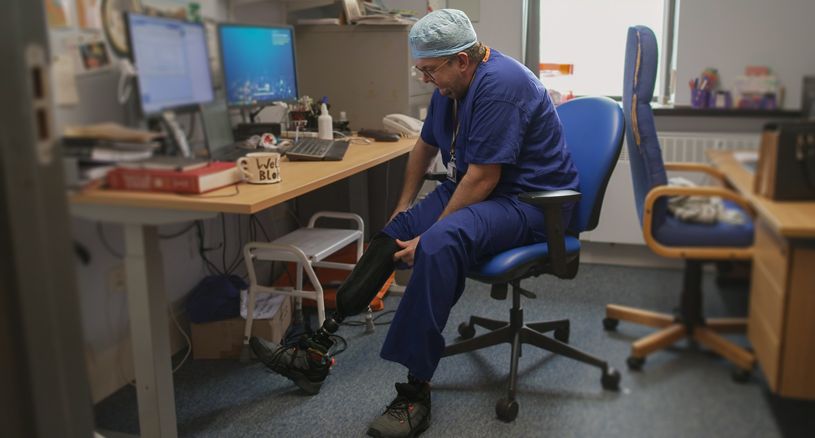 Βρετανία: Χειρουργός κατηγορείται ότι υπέβαλε «ψευδώς» τον εαυτό του σε ακρωτηριασμό για να λάβει αποζημίωση