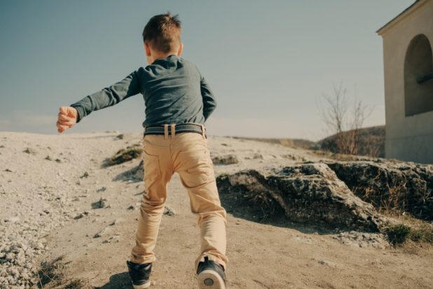 Επαναστατική θεραπεία: Οκτάχρονος περπατάει ξανά μετά από εξατομικευμένο πειραματικό φάρμακο