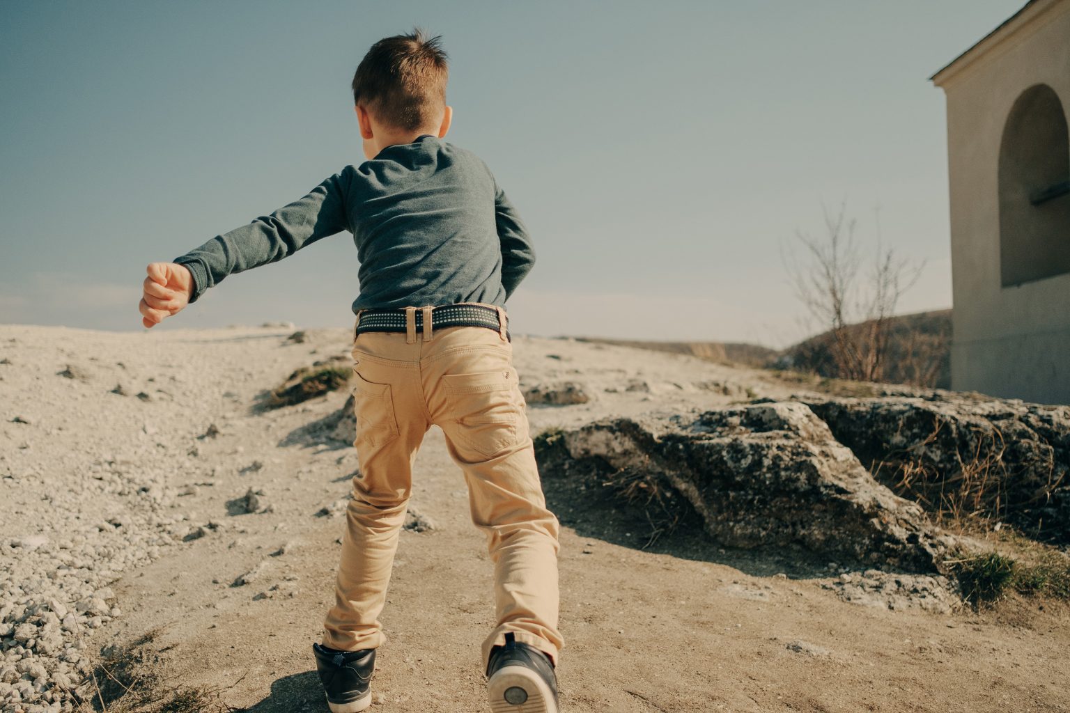 Επαναστατική θεραπεία: Οκτάχρονος περπατάει ξανά μετά από εξατομικευμένο πειραματικό φάρμακο