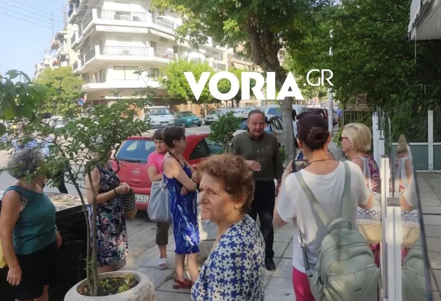 Θεσσαλονίκη: «Μας έδιωξε, σαν να είμαστε πρόβατα» – Καταγγελίες ηλικιωμένων για τον αποκλεισμό από beach bar